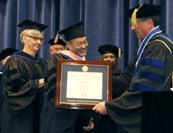 Do Ho Suh accepts their degree